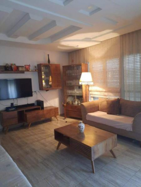 Appartement neuf, meubilier luxueux